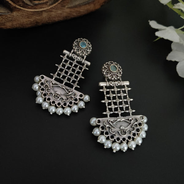 "Tinnu" Silver Look Alike Stone Dangler