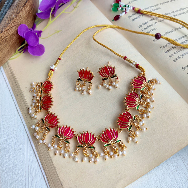 Sleek Lotus Design Gold Choker Set