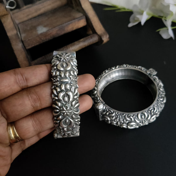 Silver Look-Alike Traditional Openable Kadas for Elegant Style Model 3