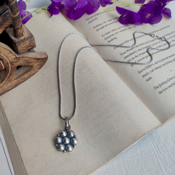 “Namitha” Silver Plated Chain Pendant