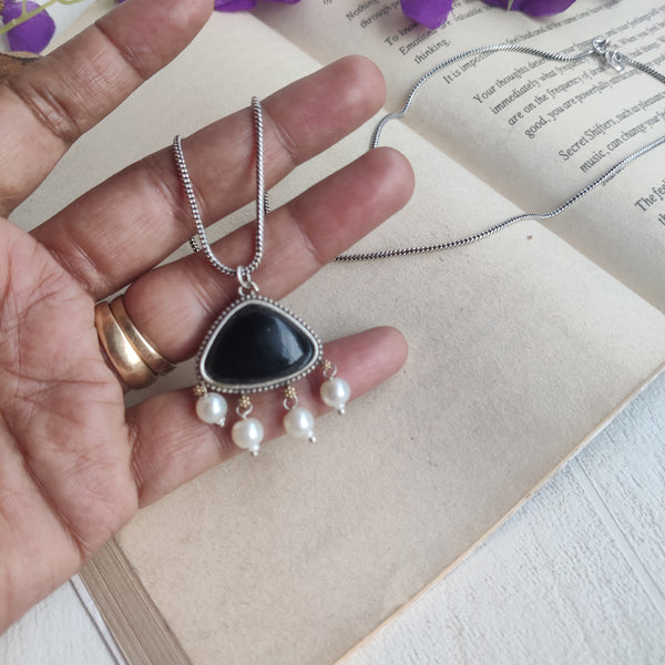 “Malishka” Silver Look Alike chain pendant