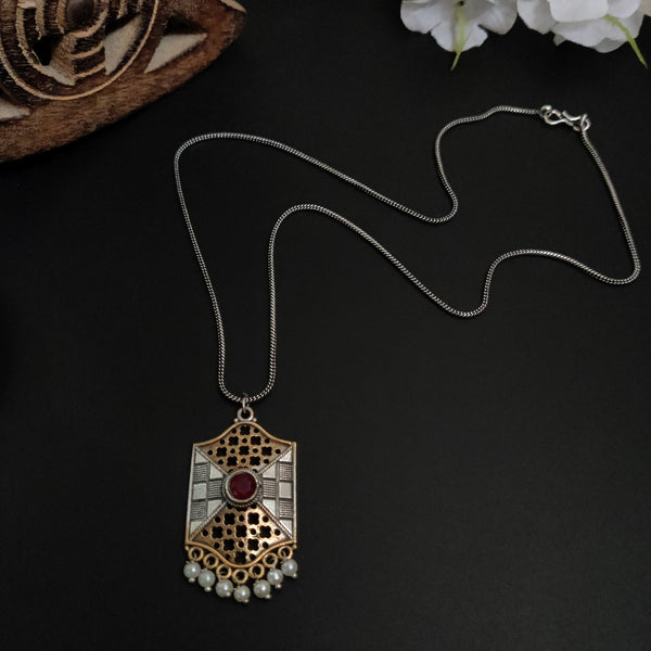 Dual tone pendant with Chain