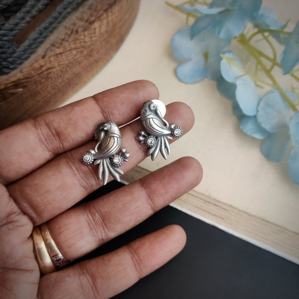 “Kuh” Silver Look Alike Oxidized Studs