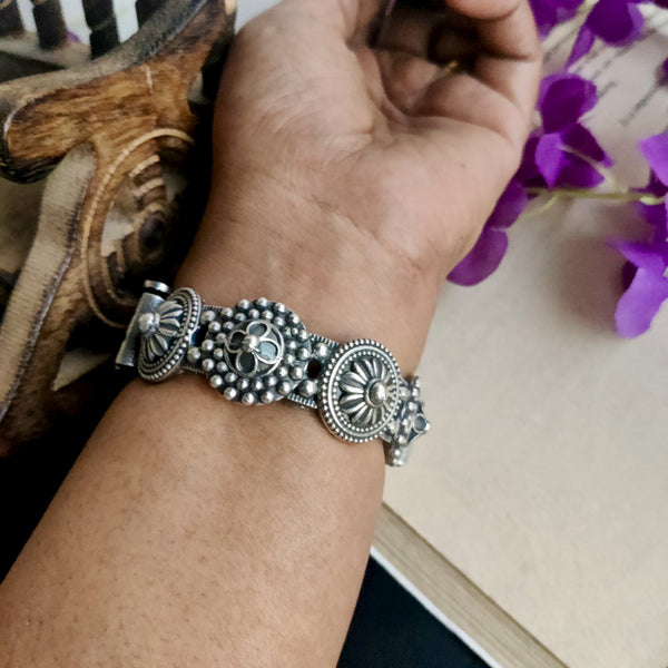 Silver Look-Alike Traditional Openable Kadas for Elegant Style Model - 10