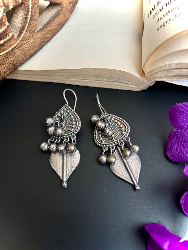 "Leaf" Silver Look Alike Oxidised Earring